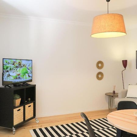 Historic Alfama Apt With Modern Style Lisbona Esterno foto
